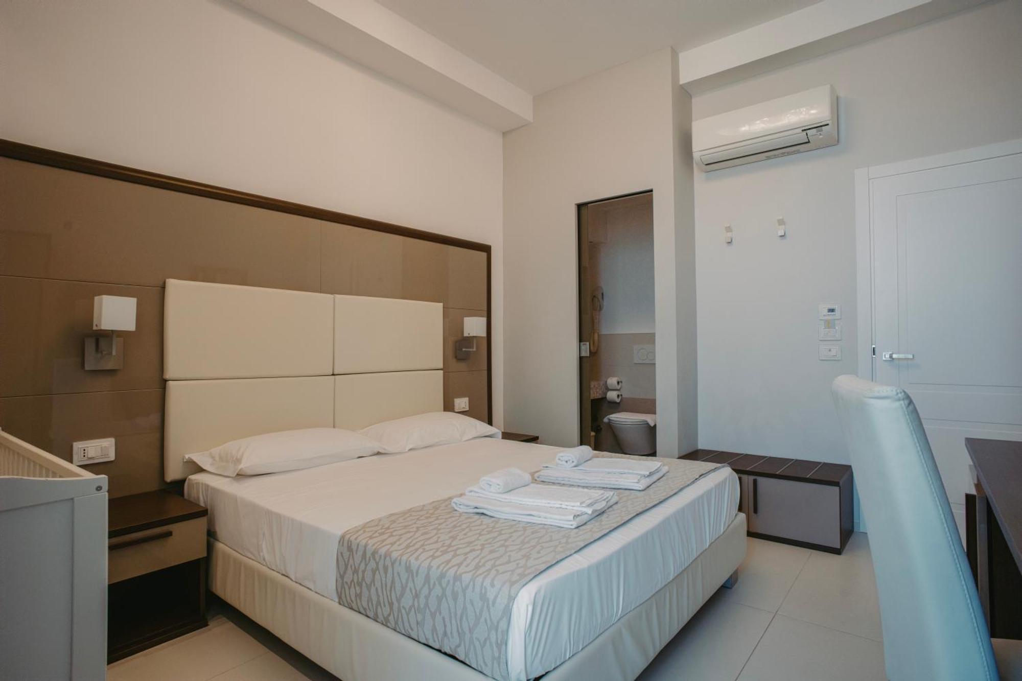 Hotel Baia Marina Cupra Marittima Bagian luar foto