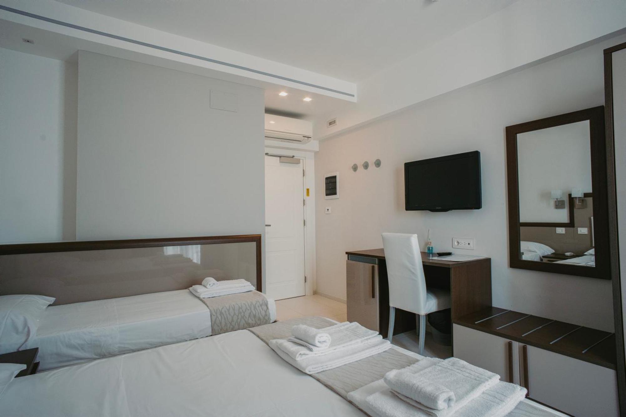 Hotel Baia Marina Cupra Marittima Bagian luar foto