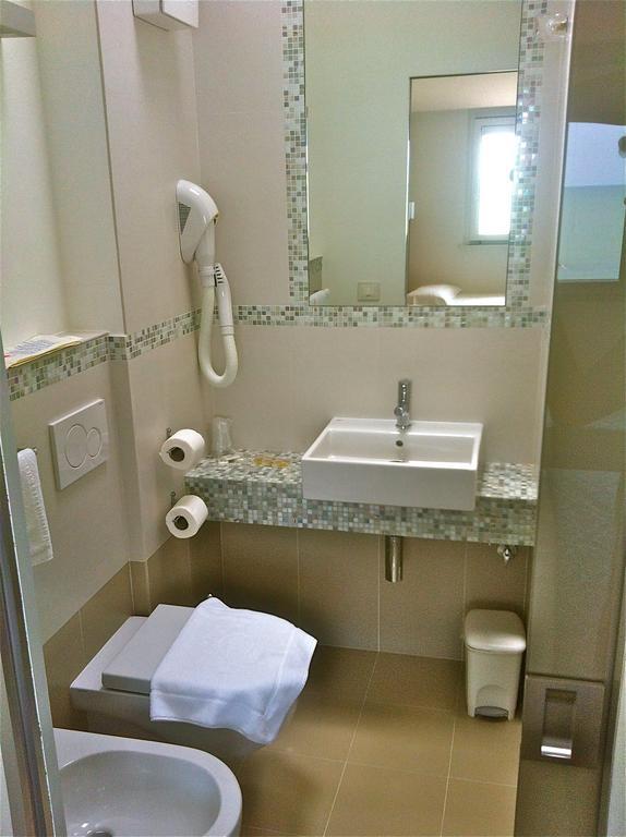 Hotel Baia Marina Cupra Marittima Ruang foto