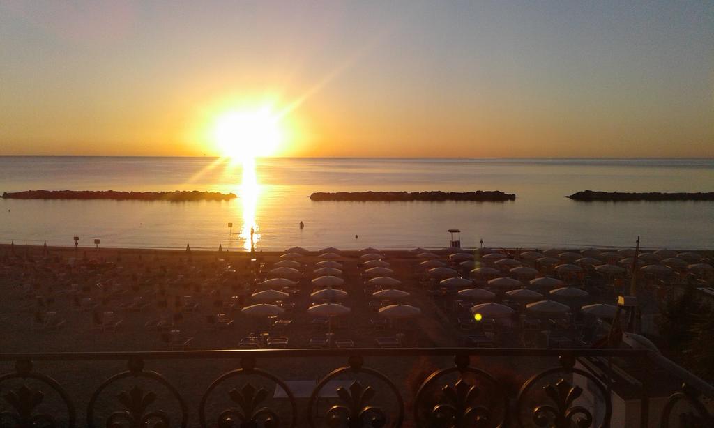 Hotel Baia Marina Cupra Marittima Bagian luar foto