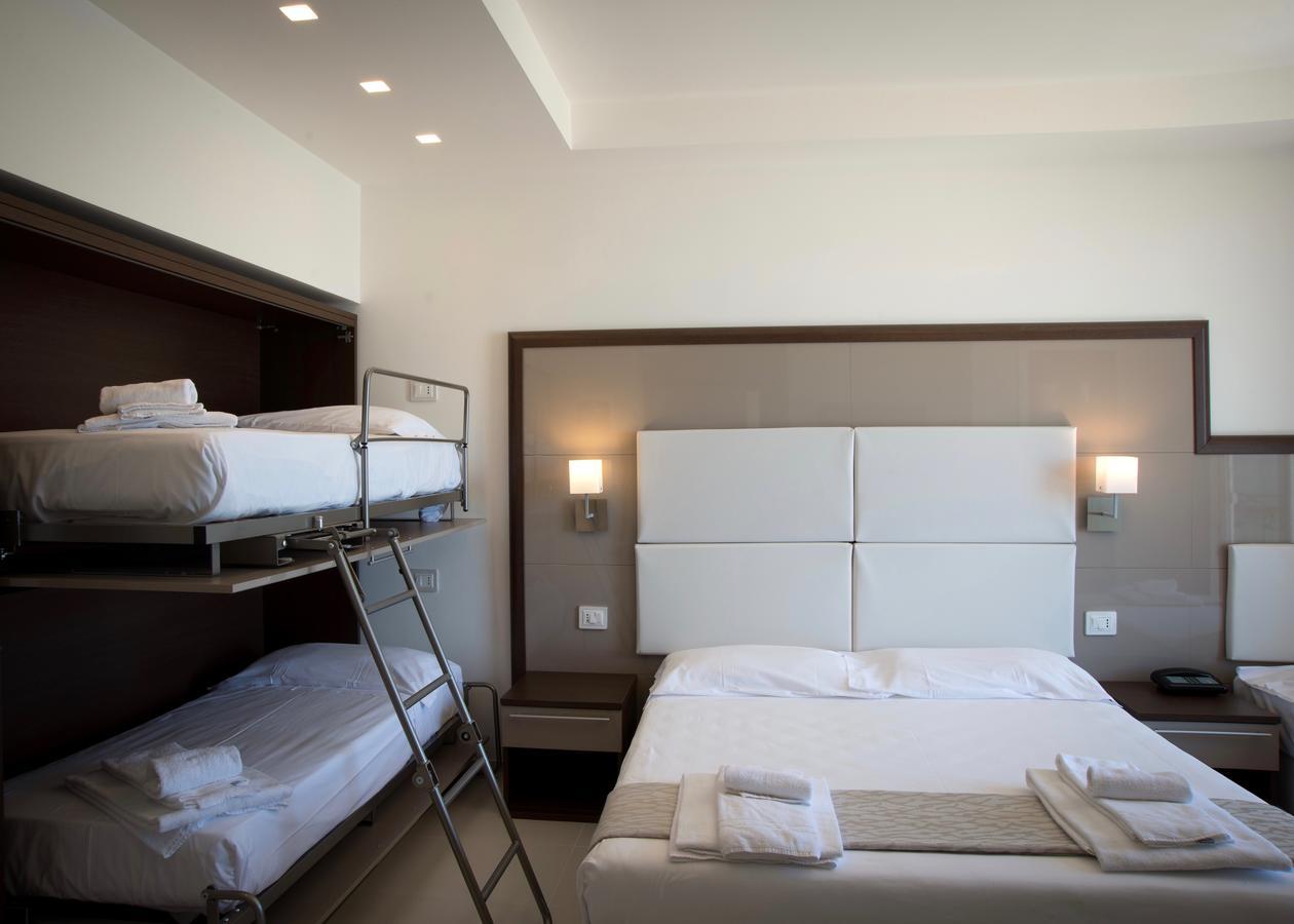 Hotel Baia Marina Cupra Marittima Bagian luar foto